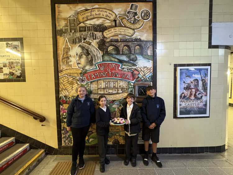 School pupils with Railway 200 cakes by the murals  (image supplied)
