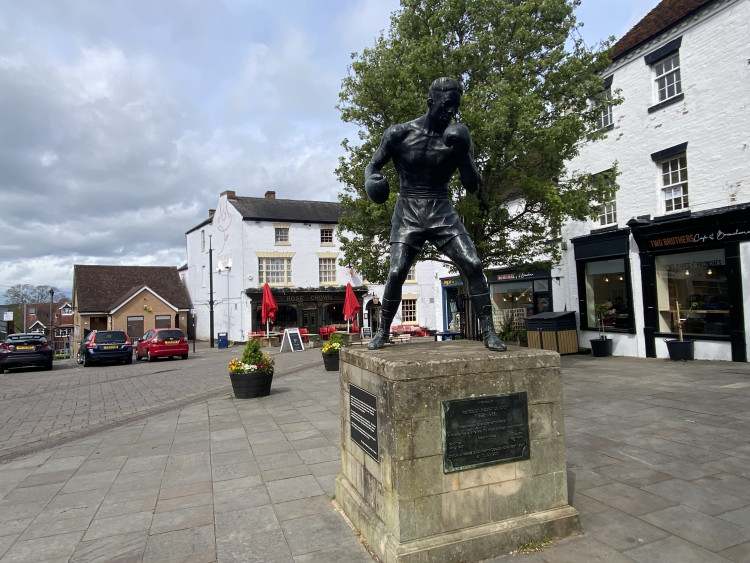 Sign up to our free weekly newsletter for Warwick! (image by Nub News)