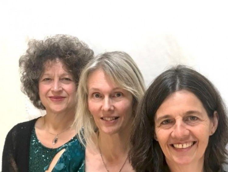 Trio Paradis performs at St Thomas’ Church monthly, offering informal music, a café, and a December program featuring Vivaldi and Fauré. 