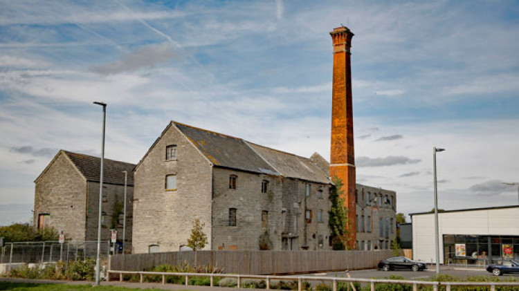 Restoration of Glastonbury’s Baily’s Buildings by Beard begins, aiming to transform the historic site into a zero-carbon hub for business and community by 2026.