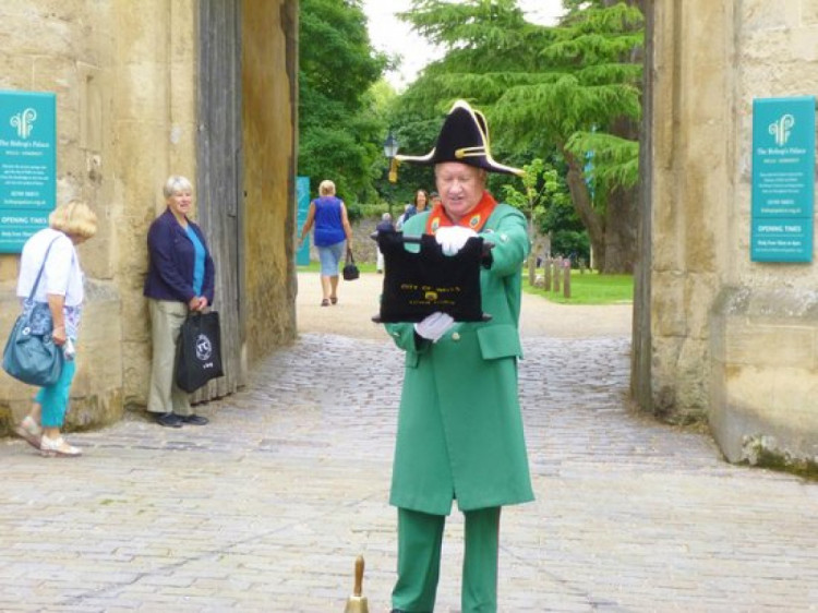 Role requires a strong voice, love for history, and comfort performing in full regalia. 