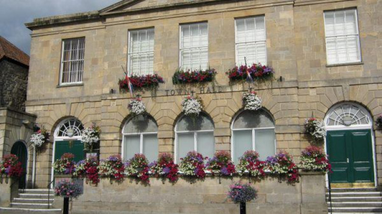 Glastonbury faces dual elections due to Councillor Cottle’s death.