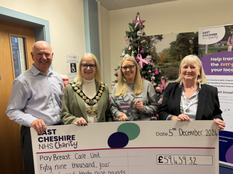 Gena Moors (second right) presents a cheque to East Cheshire NHS Trust. Also pictured are Ged Murphy (Chief Executive), Mayor of Macclesfield Emma Gilman and Aislinn O’Dwyer (Chair) (Credit: ECNHSC)