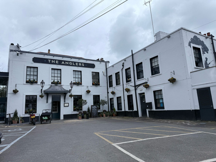The Anglers is located at Teddington Lock, 3 Broom Road, Teddington, Middlesex, TW11 9NR (Credit: Nub News)