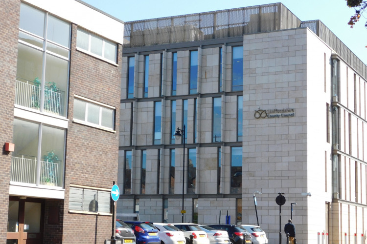 Staffordshire County Council is set to spend up to £142,010 on hiring political assistants. (LDRS)