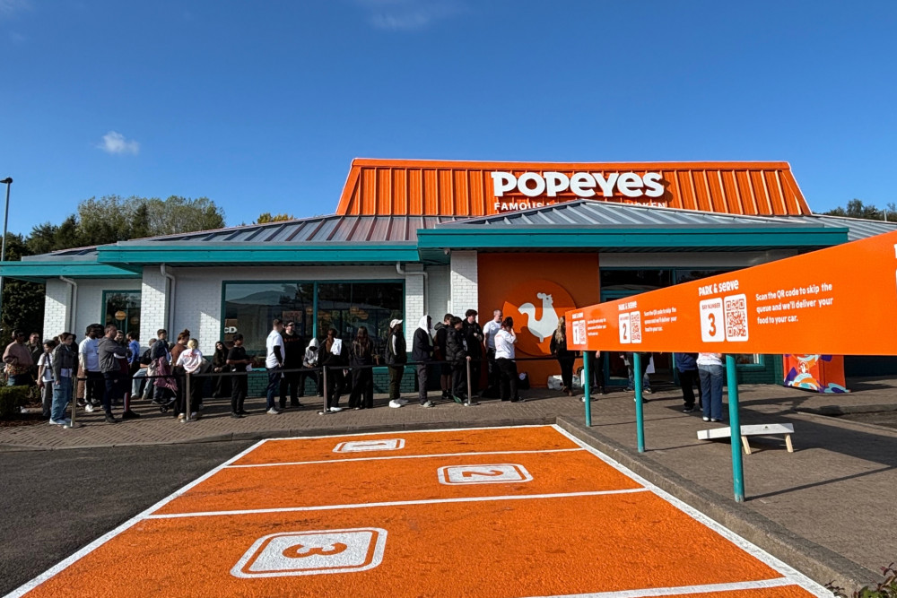 Queues formed this morning for the grand opening of Popeyes at Festival Park. (Nub News)