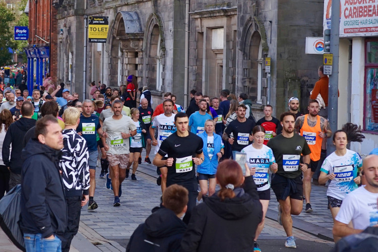 Thousands participated in the Potters 'Arf Marathon 2025. (Nub News)