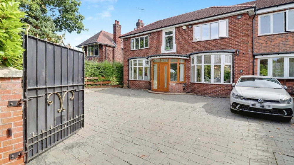 Unique detached family home guaranteeing a lifestyle of luxury and convenience with a £1 million price tag. (Photos: Stephenson Browne) 