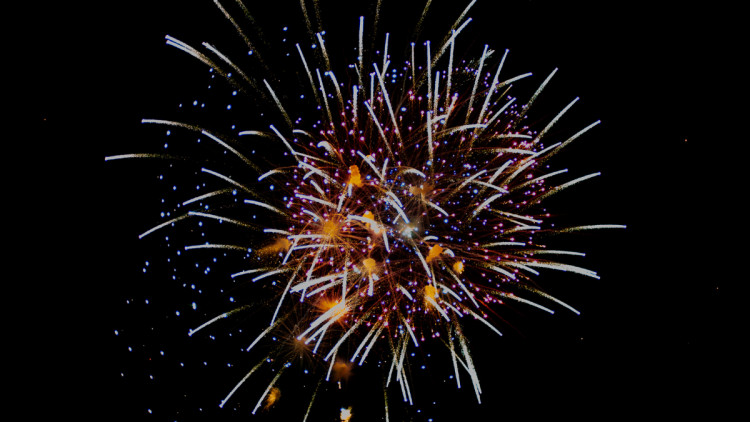 A new addition for 2025 is award-winning fireworks provider Sirotechnics Fireworks (Image via: Chester Racecourse)