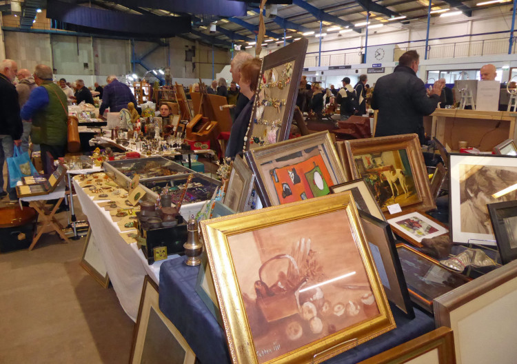 Shepton’s October blends stone carving, vintage treasure hunts and tunes in the pub