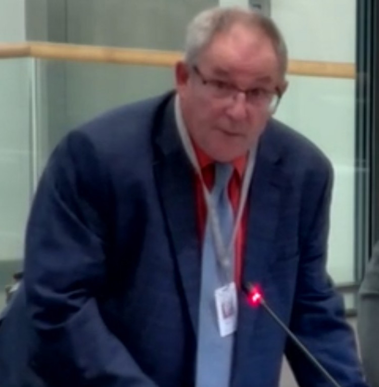 Independent group spokesperson Cllr Neil Speight proposed a motion calling for a vote, which was denied. 