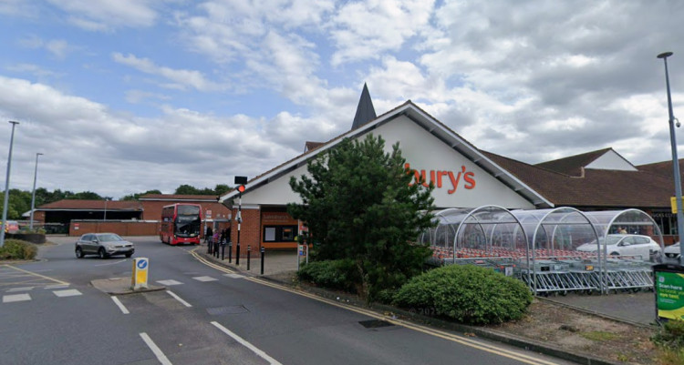 Sainsbury's Hampton Hill store is located in 303 305, Uxbridge Road, Hampton Hill, Hampton, TW12 1AW (Image via Google Maps)
