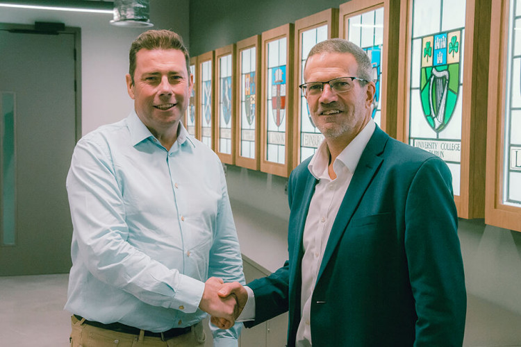 Prof. Matt Jones, head of the Harper Keele Vet School, with RCVS president Prof. Tim Parkin. (Keele University)