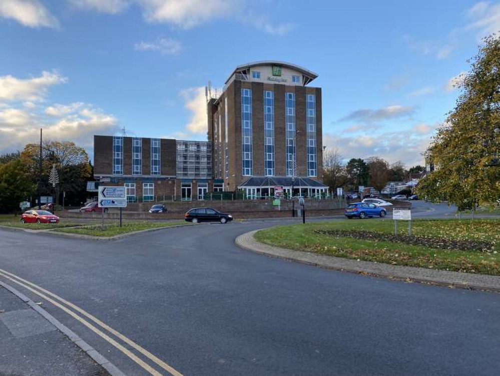 Jeremy Wright MP has offered an update on the situation with the Holiday Inn in Kenilworth (Images via google and parliament.uk). Jeremy Wright MP has offered an update on the situation with the Holiday Inn in Kenilworth (Images via google and parliament.uk).