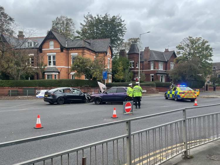 Emergency services are in attendance at the scene of an incident at the junction of Heaton Moor Road, Wellington Road North (A6) and School Lane (Image - Nub News)