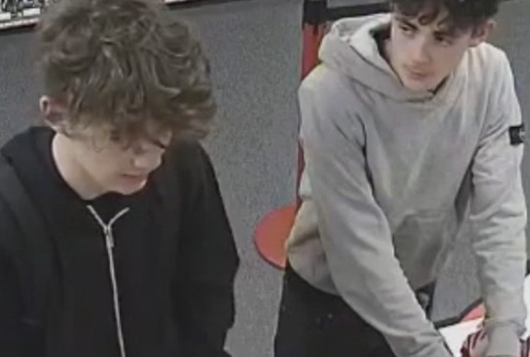 Police search for information regarding Leamington burglary (image via Leamington Police) 