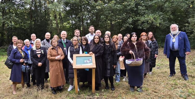 A commemorative plaque was unveiled to honour the British Romanichal families who once called the site home in Nantwich (Supplied).