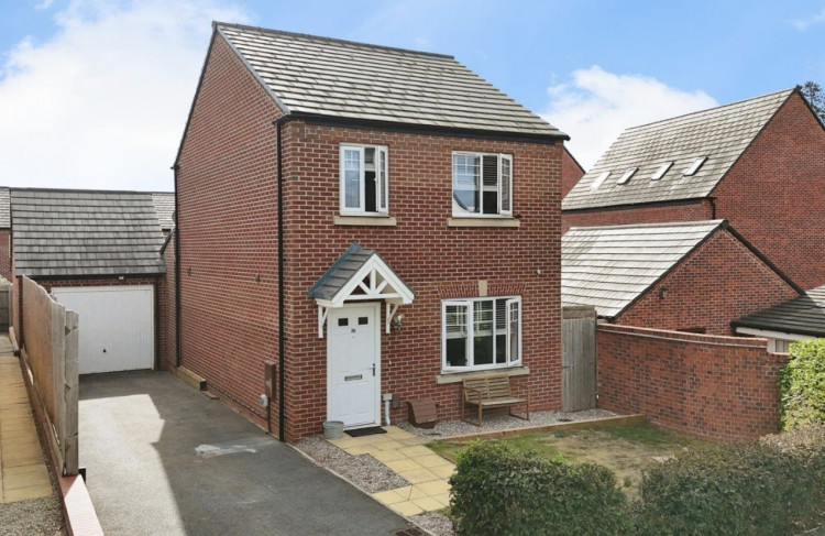 This week we have looked at a three-bedroom house on Peabody Way in Warwick 