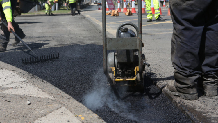 Major roadworks on the A39 Glastonbury Road extend to November 7, with brief reopening for Bridgwater Carnival. 