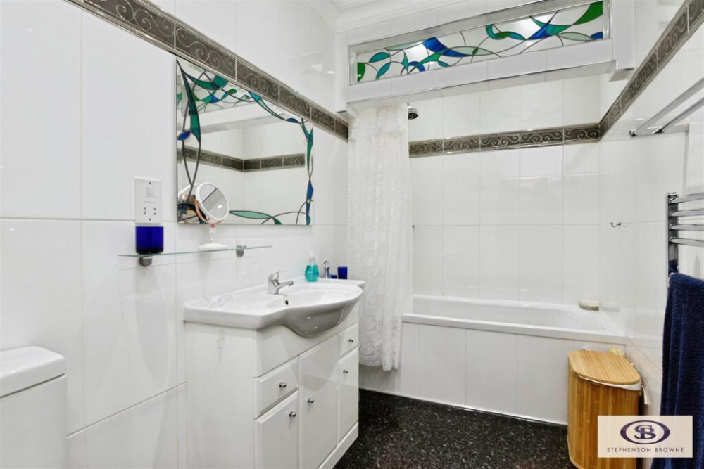 Family bathroom (Credit: Stephenson Browne) Family bathroom (Credit: Stephenson Browne)