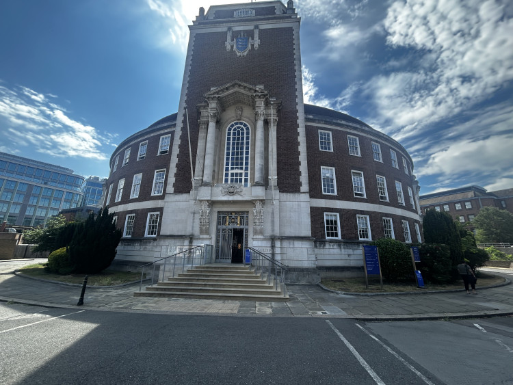 Kingston Council is being urged not to rip out the Fountain Roundabout in New Malden (Credit: Nub News)