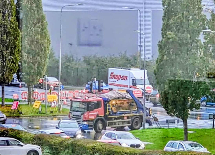 Weston Road, between Weston Road Service Road and Savoy Road/Weston Road Roundabout, is now closed westbound until Saturday 29 November (Photo: Stephan Martin).