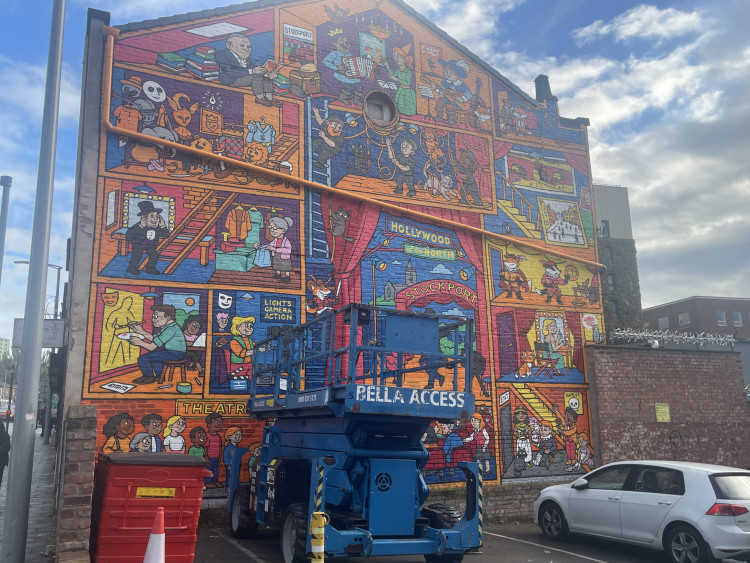 There is a new mural along the A6 on the side of The Spinning Top / Garrick Theatre, created by New Zealand artist Captain Kris (Image - Nub News)