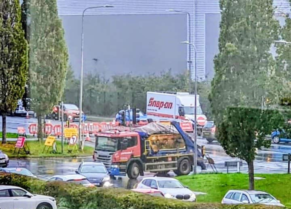 Weston Road, between Weston Road Service Road and Savoy Road/Weston Road Roundabout, is now closed westbound until Saturday 29 November (Credit: Stephan Martin).