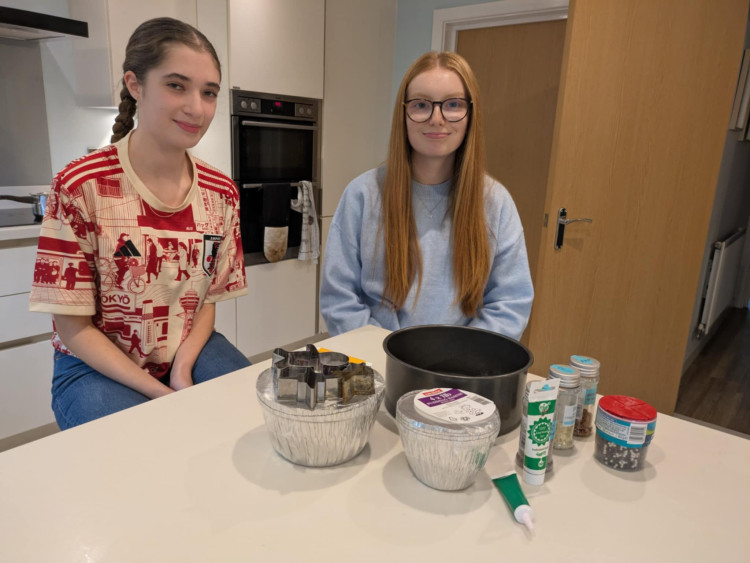 Meet the two Sandbach teenager cooking up a storm to help others! (Photo: Nub News) Meet the two Sandbach teenager cooking up a storm to help others! (Photo: Nub News)