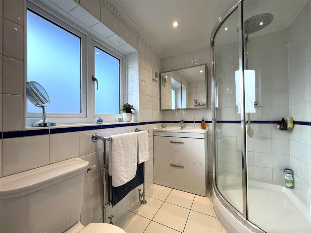 Master bedroom's en suite (Credit: Stephenson Browne) Master bedroom's en suite (Credit: Stephenson Browne)