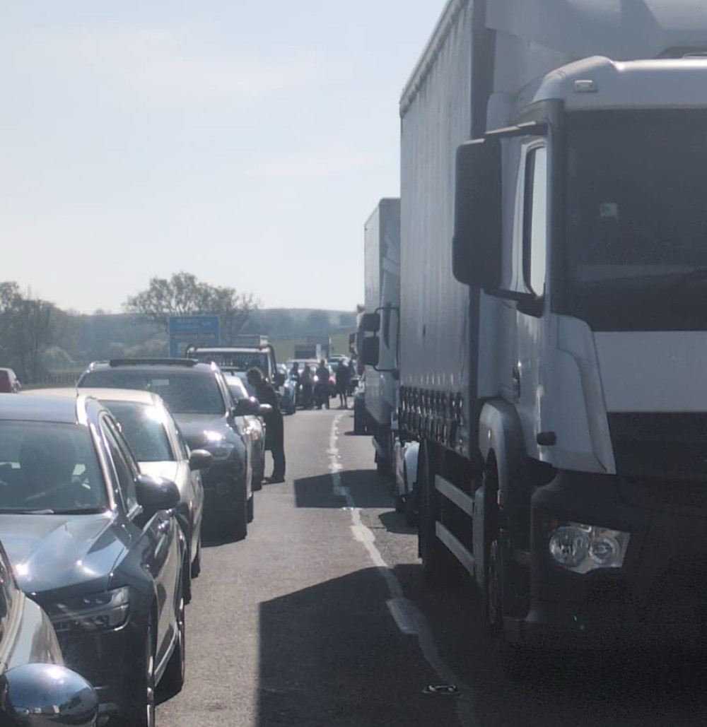 The M40 is shut due to a crash near Warwick (image by Nub News)