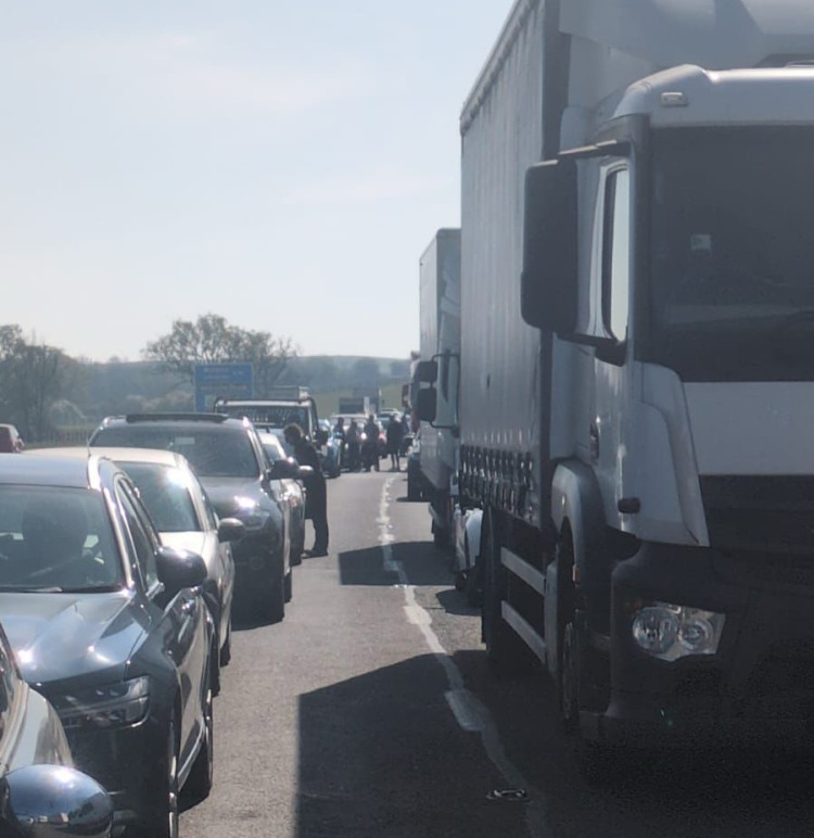 The M40 is shut due to a crash near Warwick (image by Nub News)