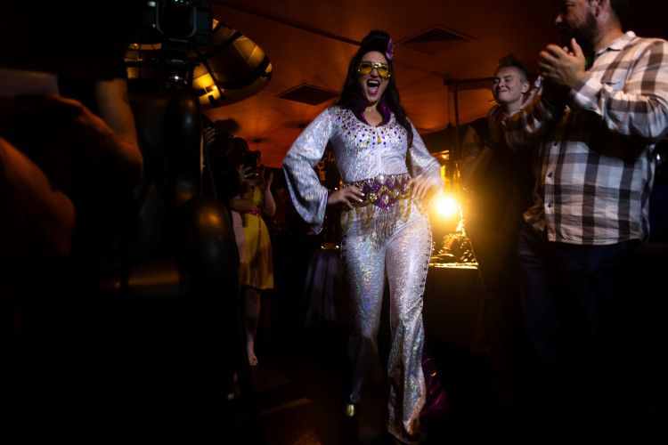 Oola Pearl, host of the show, performing at the Heart of Ireland Burlesque Festival, shot by Mantas Photography. 