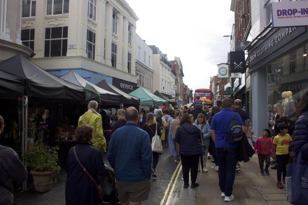 Enjoy a Hedda at The Orange Tree, Arts Richmond's Literature Festival, a cemetery clean up on Remembrance Sunday and more this weekend (credit: Cesar Medina).