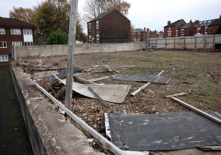 Cheadle Heath residents are demanding something be done about an 'eyesore' former petrol station on the corner of Stockport Road and Kent Road (Image - Sean Hansford)