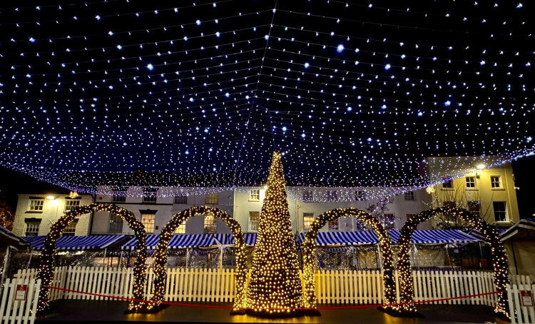 Warwick's Market Square will sparkle again with a new curtain of light (image via Warwick's Christmas Lights/ Facebook) 