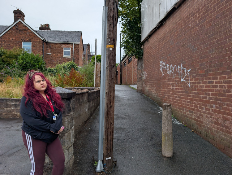 Councillor Lauren Davison at the problem alley between Nisa and Smith's Buildings (image via LDRS)