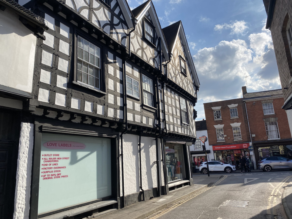 Sign up to our free weekly newsletter for Warwick! (image by Nub News)