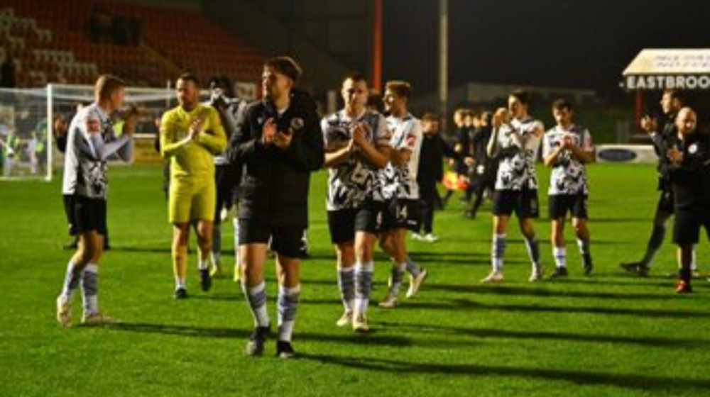 Dockers applaud their fans at the end. Picture Paul Bocking. InFocus Photos.