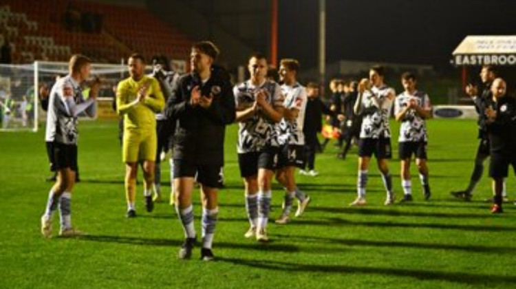 Dockers applaud their fans at the end. Picture Paul Bocking. InFocus Photos.
