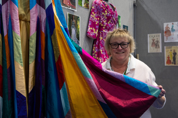 The Craft4Crafters & Stitching4All show returns to Bath & West Showground, Shepton Mallet, from November 27 to 29, with festive workshops and live demos.