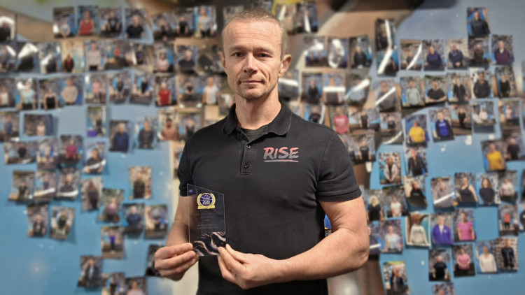 RISE owner Jon Hall with the 'Macclesfield Gym of the Year' award (Credit: RISE)