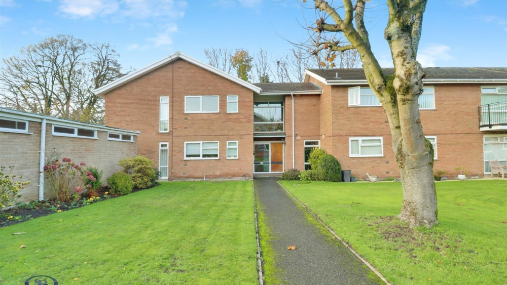 Check out this ground floor apartment in a prime location. (Photo: Stephenson Browne)