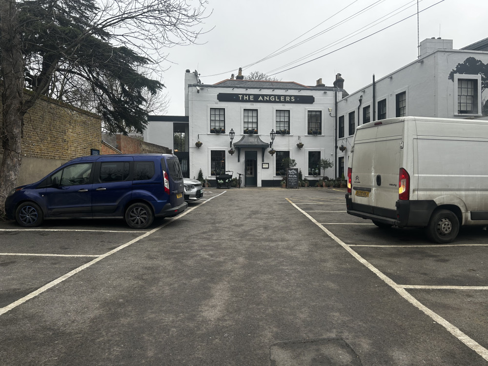 The Anglers is located at Teddington Lock, 3 Broom Road, Teddington, Middlesex, TW11 9NR (Credit: Nub News)