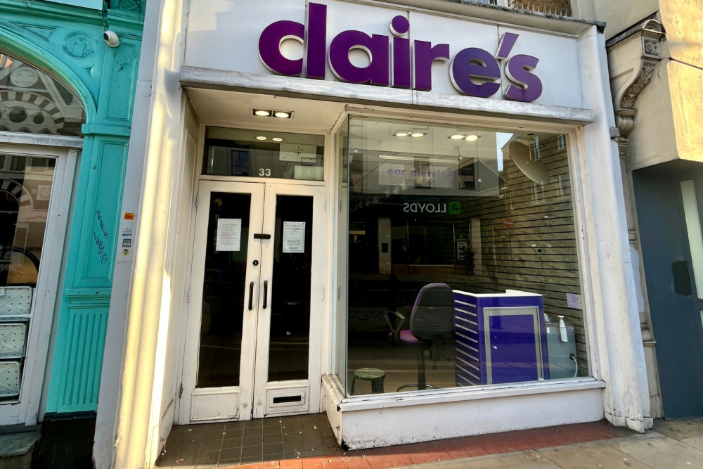 Claire's on 33 The Quadrant, Richmond has closed, with the store's contents cleared out (credit: Richmond Nub News).