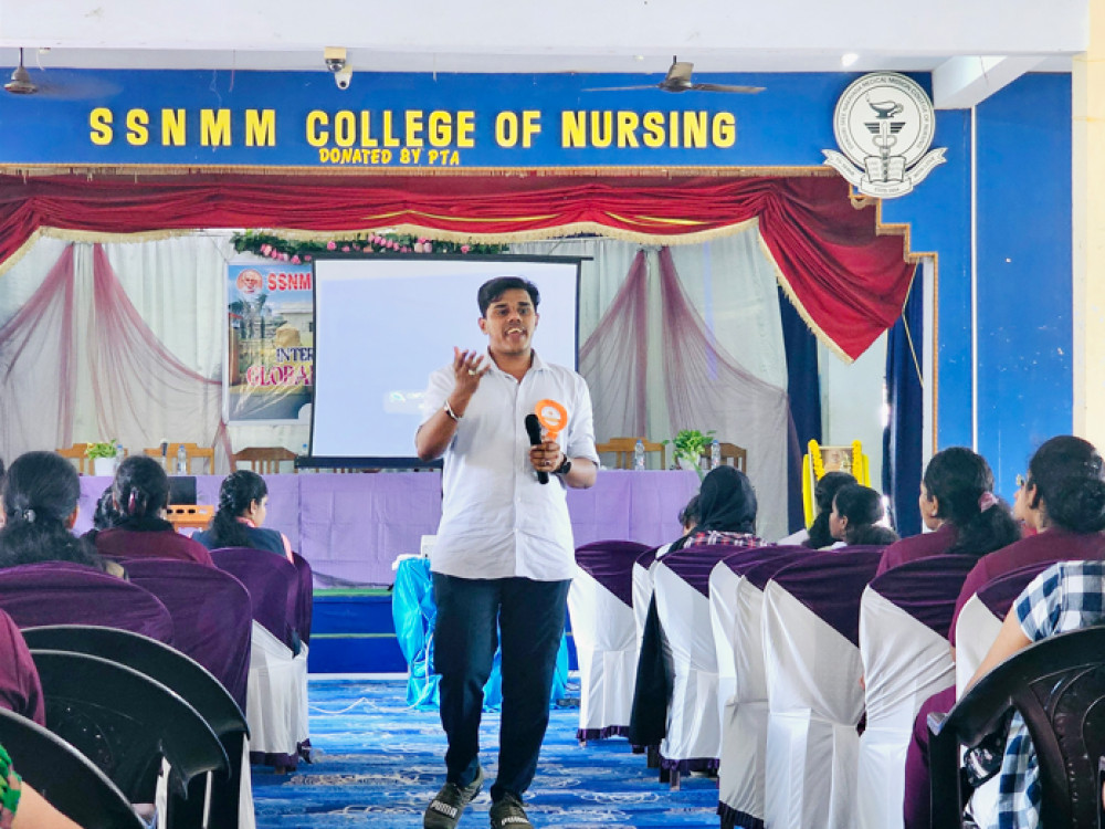 Hashim Asad delivering his speech at the International Conference on Globalisation in Nursing (image via UHNM)