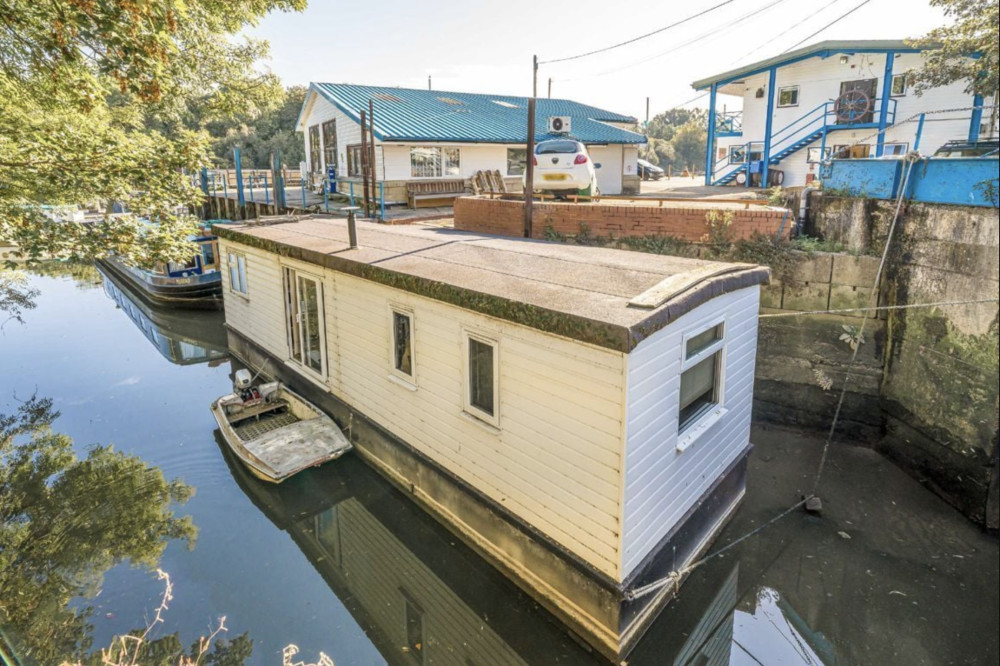 The £99,950 Swan Island houseboat currently stands as Twickenham’s lowest-priced home for sale (credit: Snellers Estate Agents).