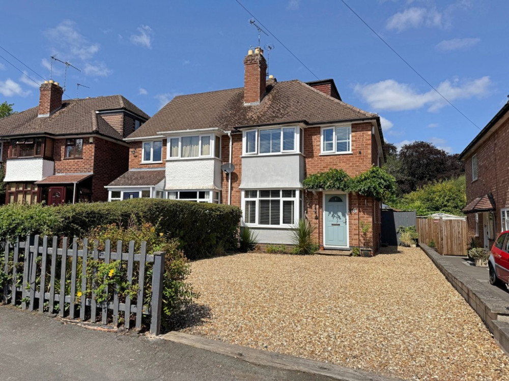 This week we have looked at a four-bedroom home on Oaks Road currently available for £495,000