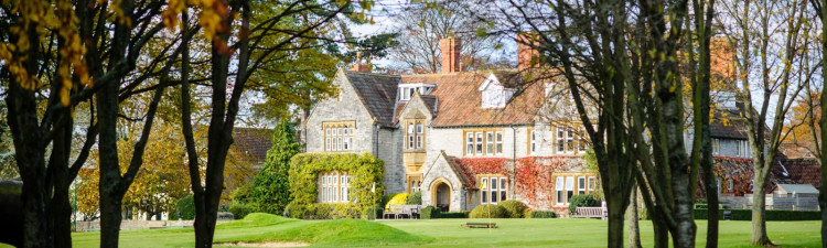 Explore a diverse range of local job opportunities this week, from care work, culinary positions, and teaching roles to flexible gigs like delivery with Uber Eats.