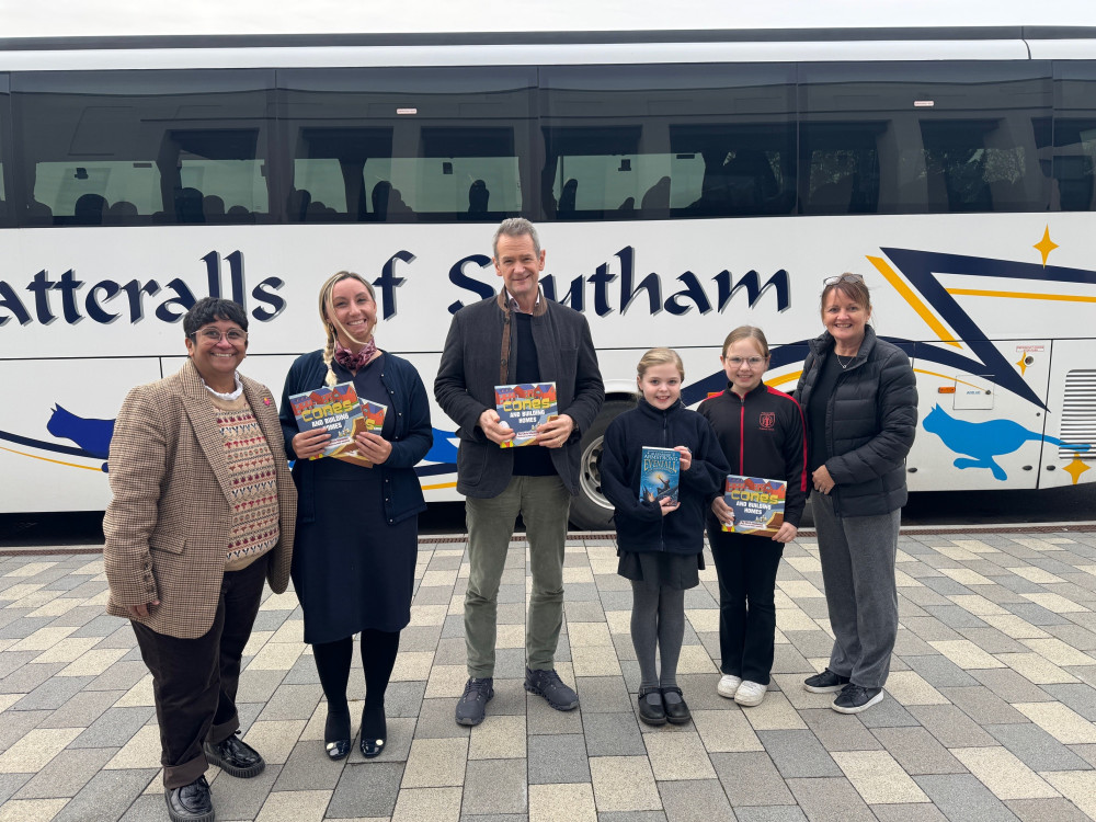 Left Deborah J Texeira (Kenilworth Books), Danielle Thompson (Persimmon), Alexander Armstrong, pupils and Lisa Webb (Persimmon)